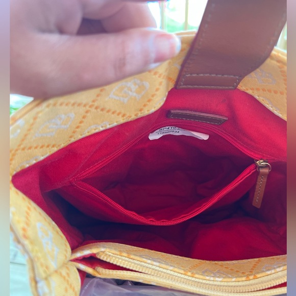 Dooney & Bourke North South signature print yellow canvas shoulder bag - Picture 7 of 12